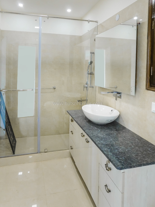 3 BHK Flat For Rent in Defence Colony