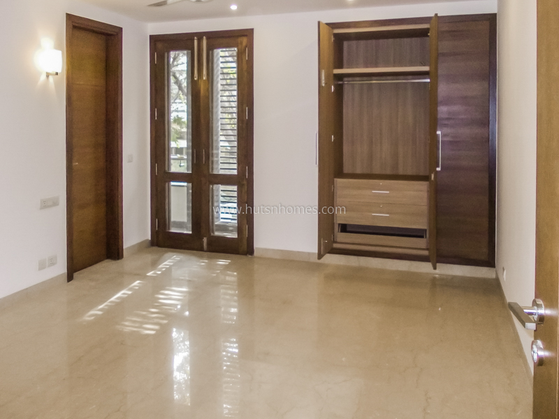 3 BHK Flat For Rent in Defence Colony