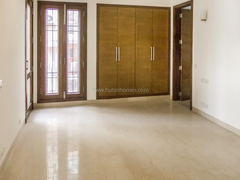 3 BHK Flat For Rent in Defence Colony