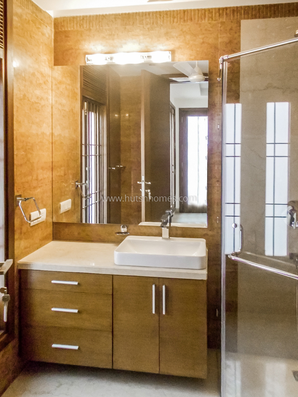 3 BHK Flat For Rent in Defence Colony