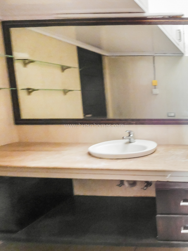 4 BHK House For Rent in Defence Colony