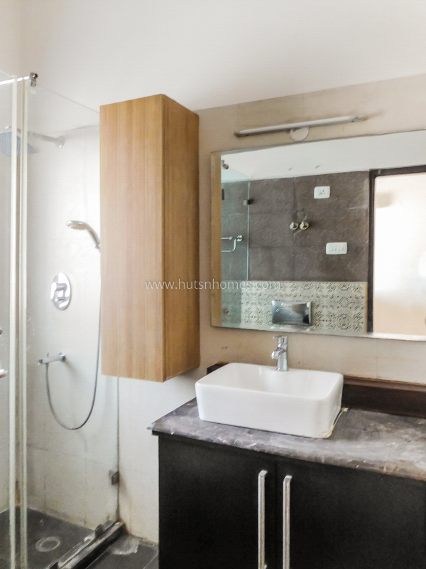 4 BHK House For Rent in Defence Colony