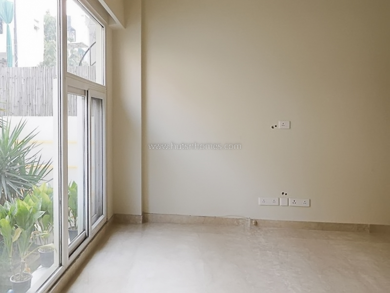 4 BHK Flat For Rent in Anand Niketan