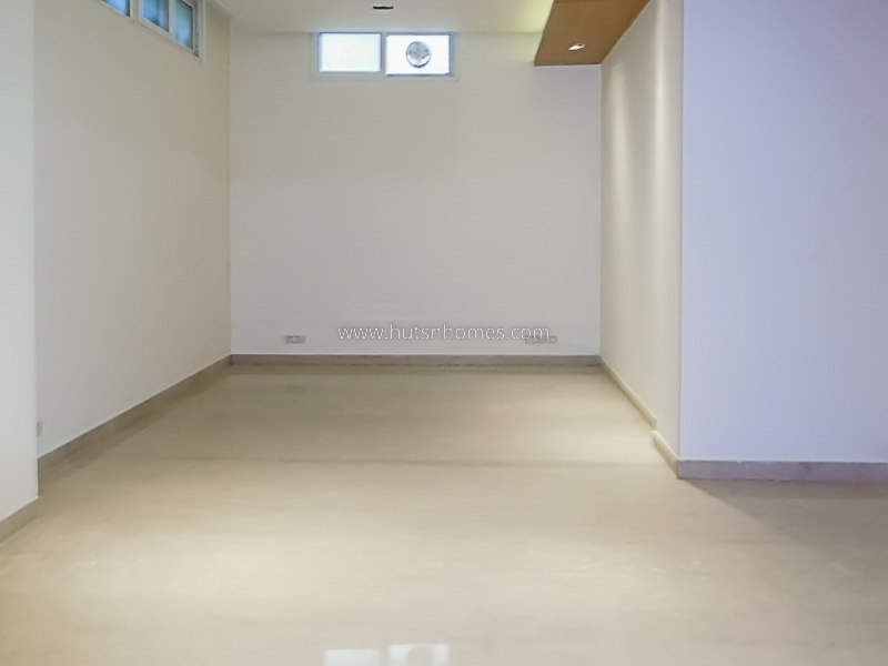 4 BHK Flat For Rent in Anand Niketan
