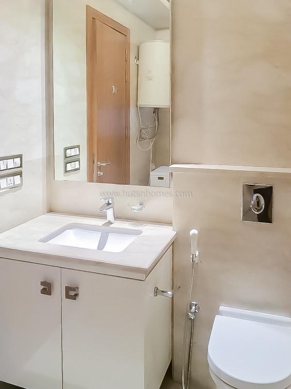 4 BHK Flat For Rent in Defence Colony