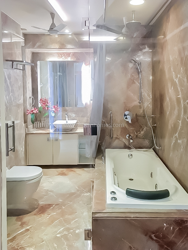 4 BHK Flat For Rent in Defence Colony