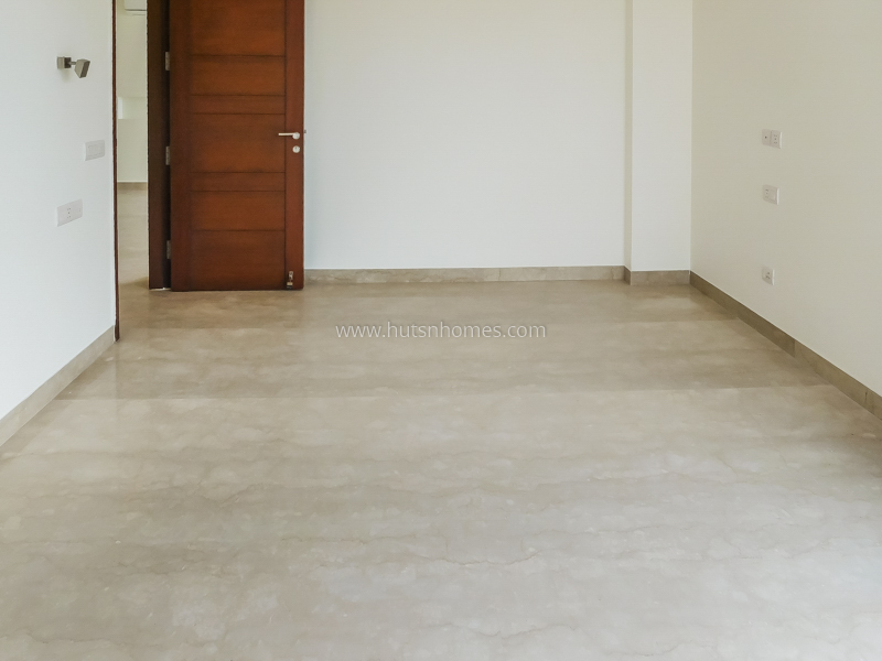 3 BHK Flat For Rent in Defence Colony