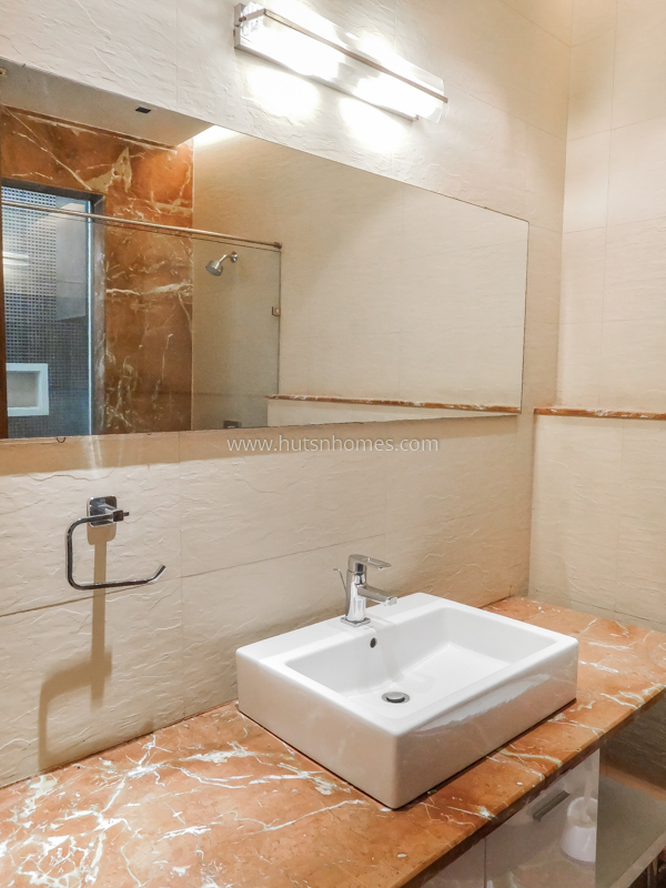 3 BHK Flat For Rent in Defence Colony