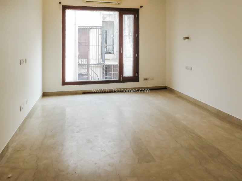 3 BHK Flat For Rent in Defence Colony