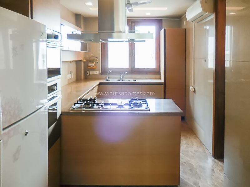 3 BHK Flat For Rent in Defence Colony