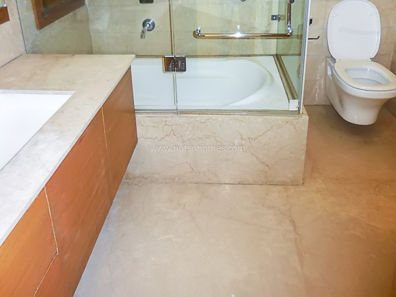 3 BHK Flat For Rent in Defence Colony
