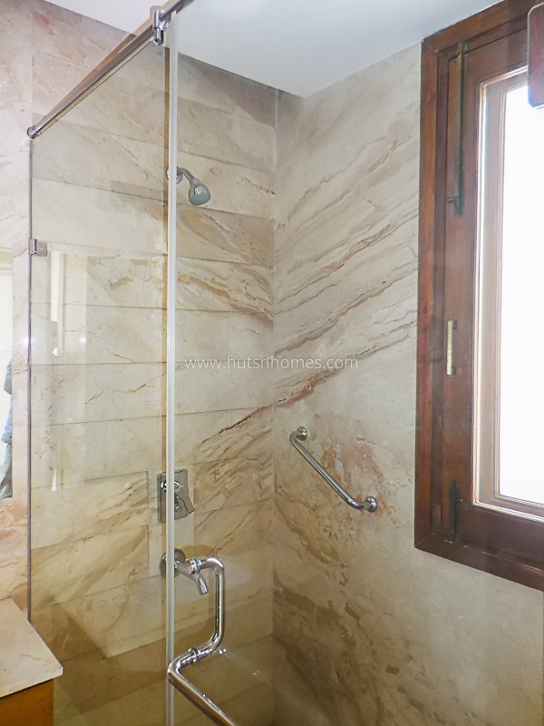 3 BHK Flat For Rent in Defence Colony