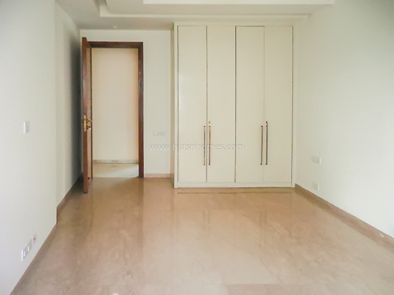 3 BHK Flat For Rent in Defence Colony