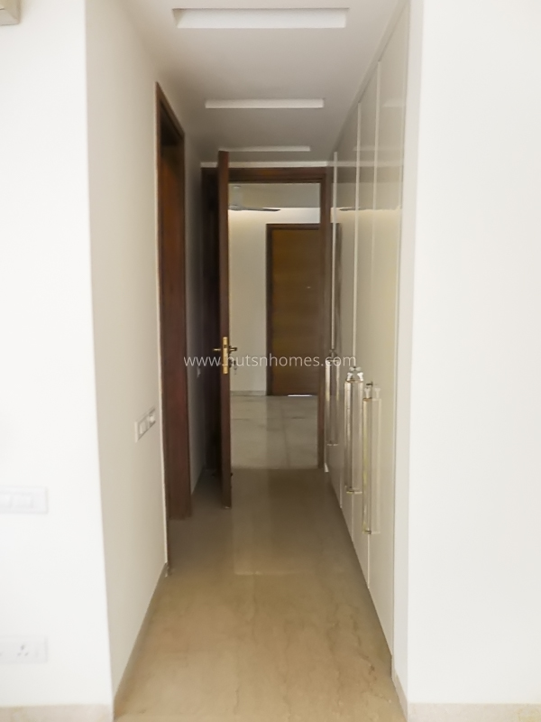 3 BHK Flat For Rent in Defence Colony
