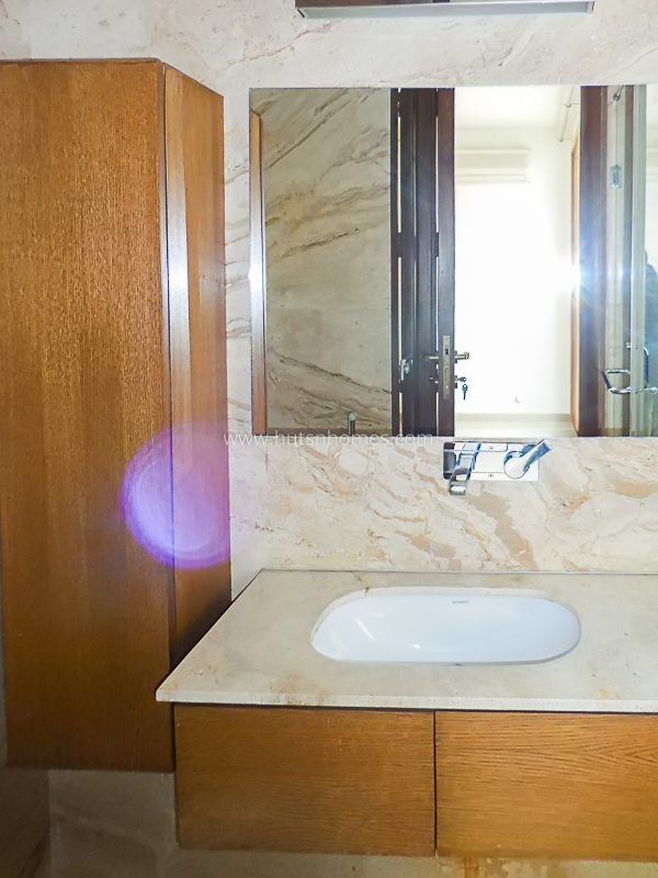 3 BHK Flat For Rent in Defence Colony