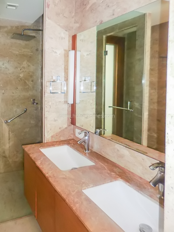 3 BHK Flat For Rent in Defence Colony