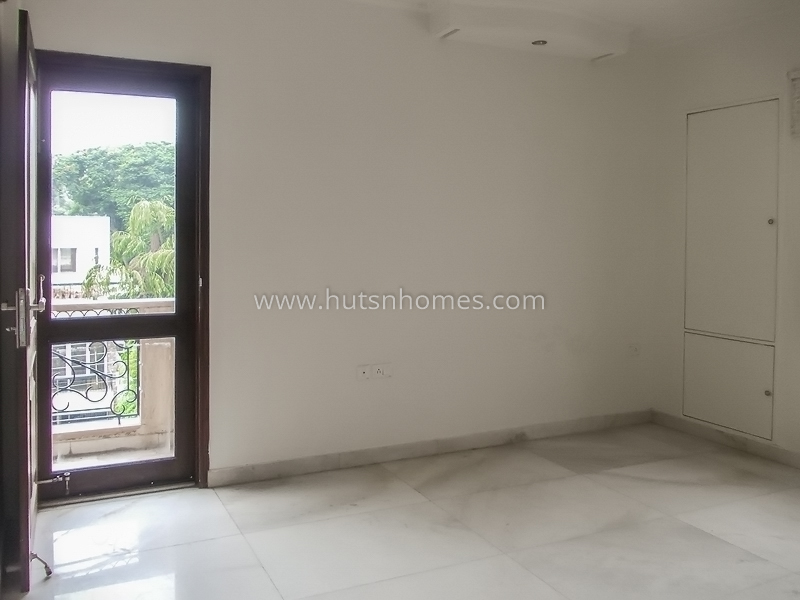 4 BHK Flat For Rent in Safdarjung Development Area