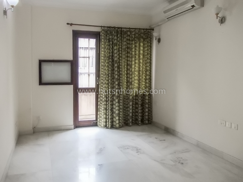 4 BHK Flat For Rent in Safdarjung Development Area