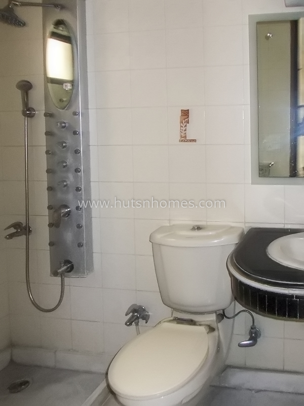 4 BHK Flat For Rent in Safdarjung Development Area