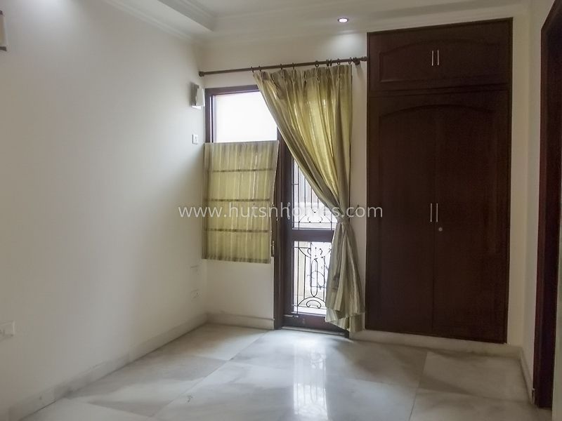 4 BHK Flat For Rent in Safdarjung Development Area