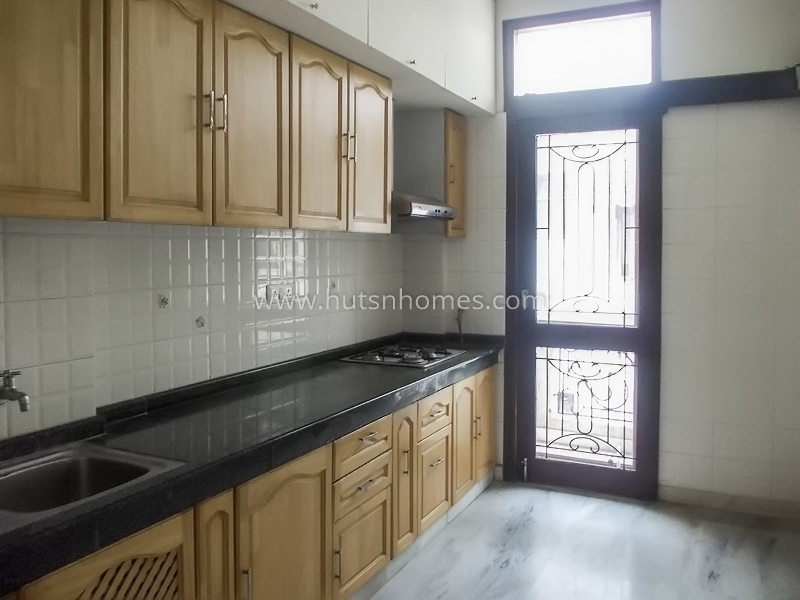 4 BHK Flat For Rent in Safdarjung Development Area