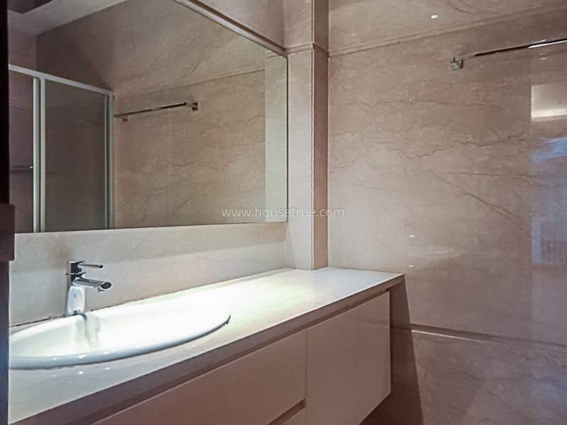 4 BHK Flat For Rent in Safdarjung Development Area