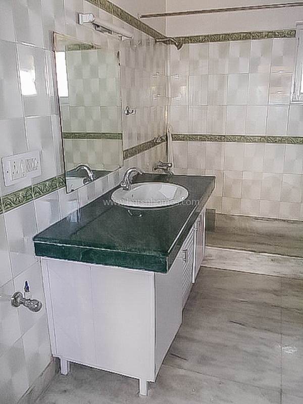2 BHK Flat For Rent in Defence Colony