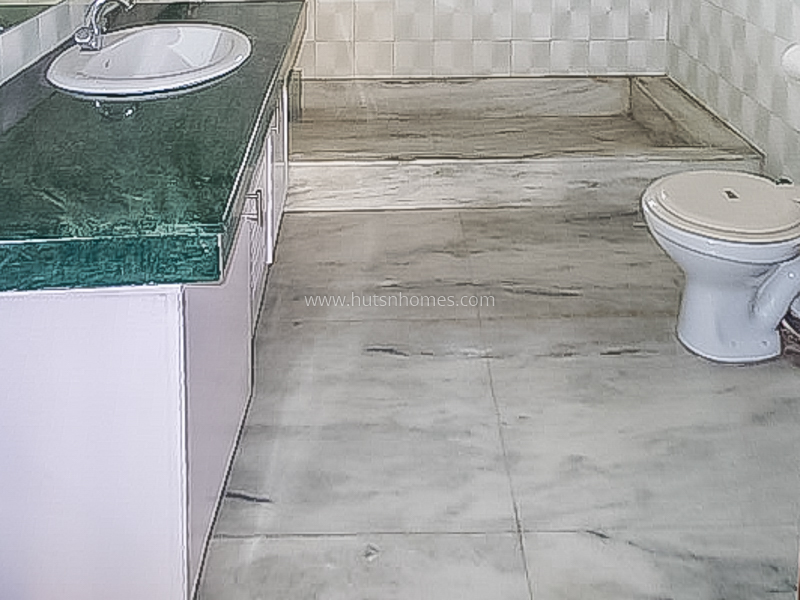 2 BHK Flat For Rent in Defence Colony