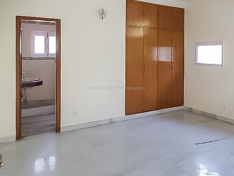 2 BHK Flat For Rent in Defence Colony
