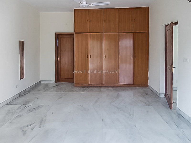2 BHK Flat For Rent in Defence Colony