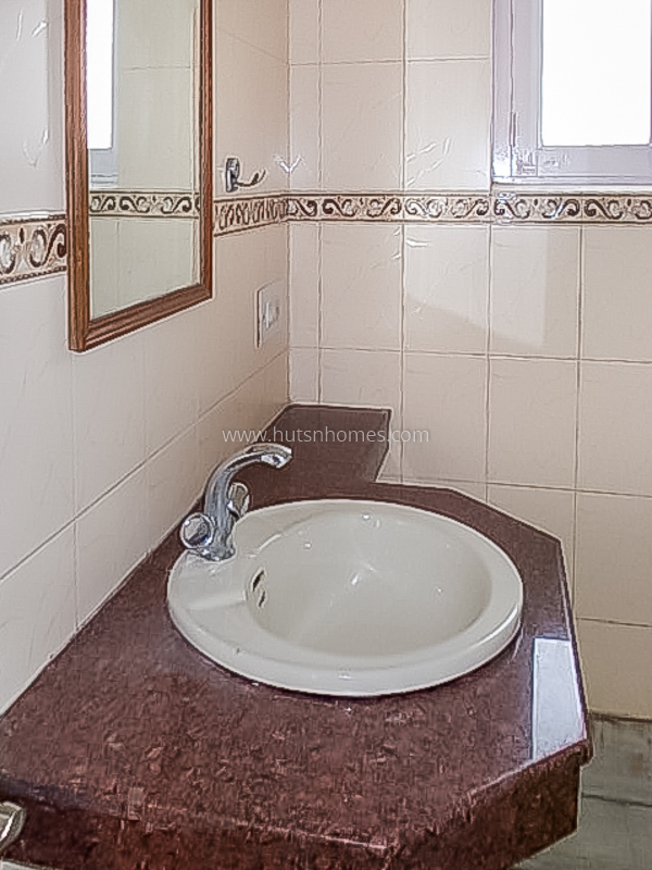 2 BHK Flat For Rent in Defence Colony