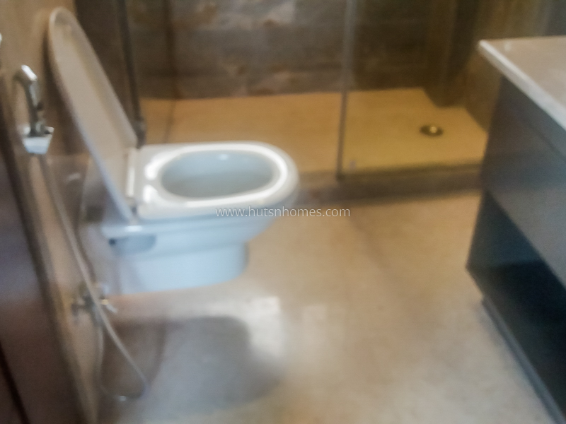 4 BHK Flat For Rent in Defence Colony