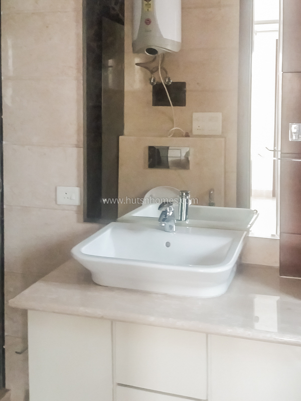 4 BHK Flat For Rent in Defence Colony