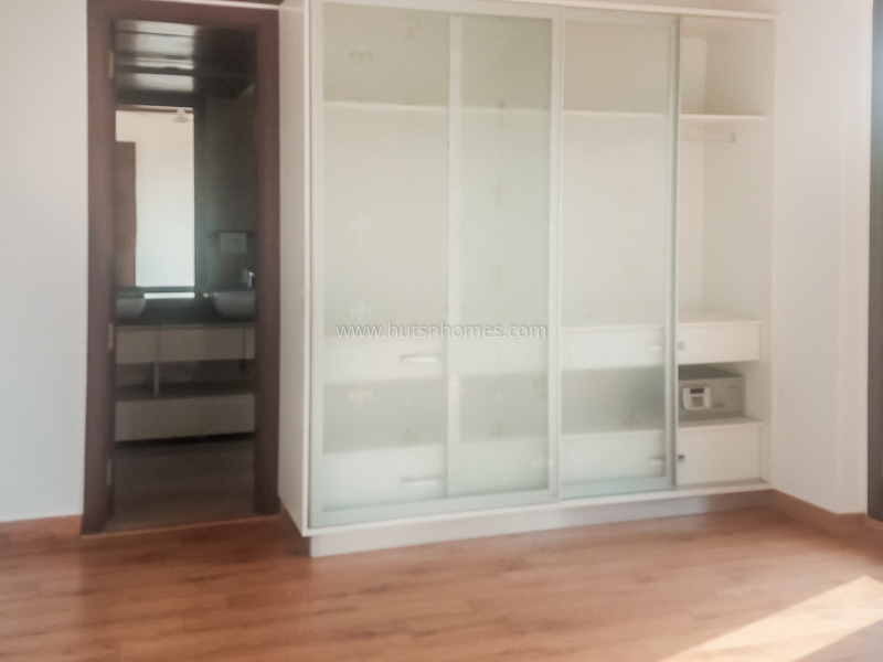 4 BHK Flat For Rent in Defence Colony