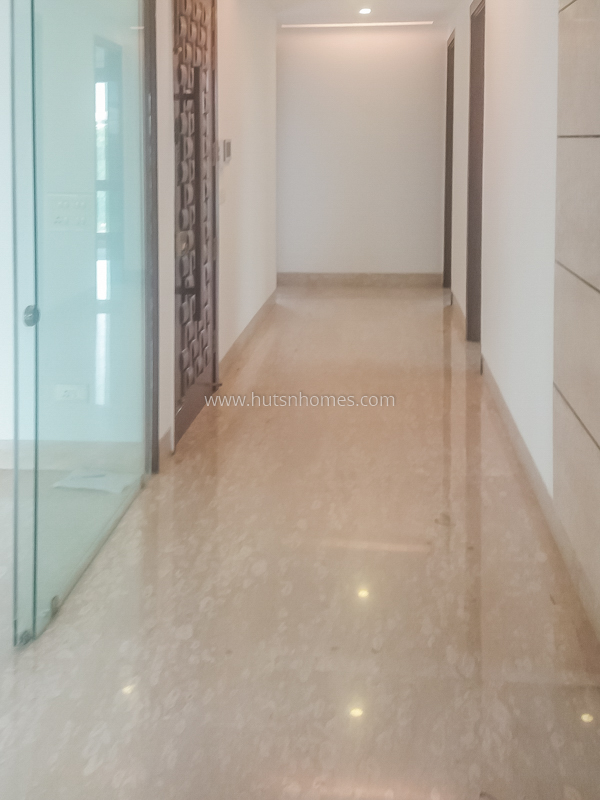 4 BHK Flat For Rent in Defence Colony