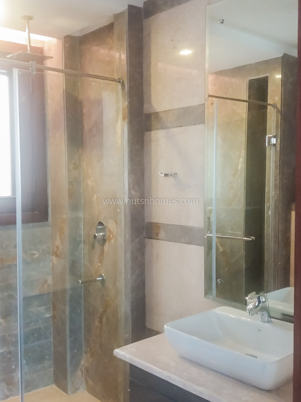 4 BHK Flat For Rent in Defence Colony