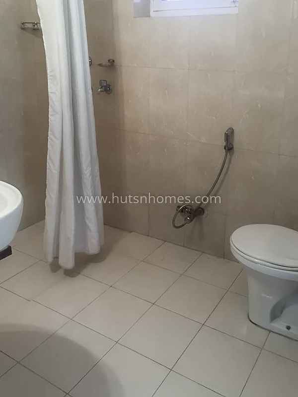 3 BHK Flat For Rent in Defence Colony