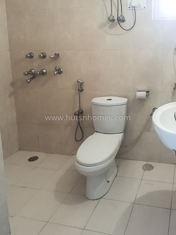 3 BHK Flat For Rent in Defence Colony