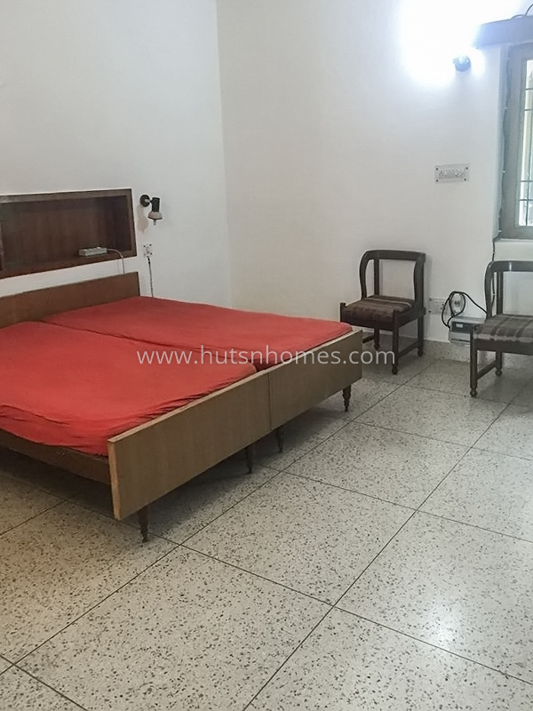 3 BHK Flat For Rent in Defence Colony