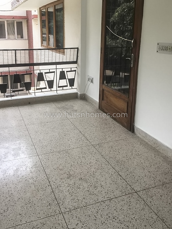 3 BHK Flat For Rent in Defence Colony