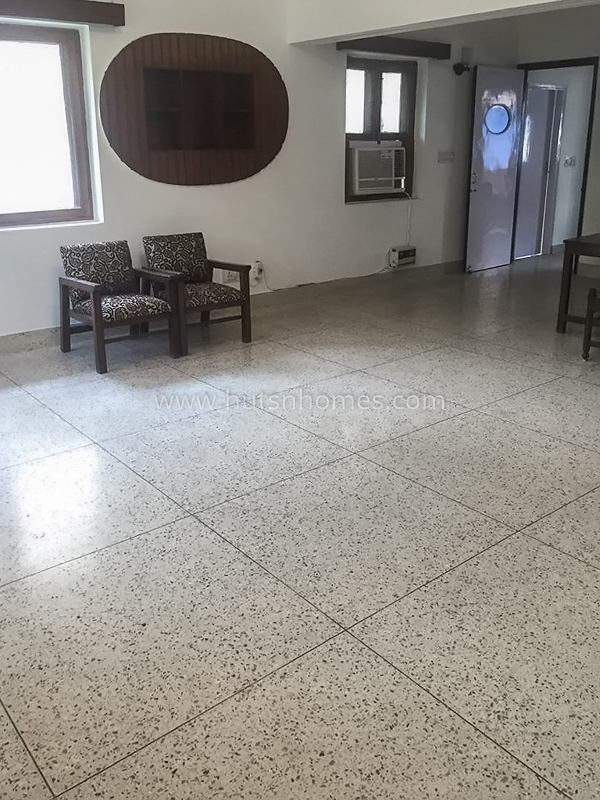 3 BHK Flat For Rent in Defence Colony