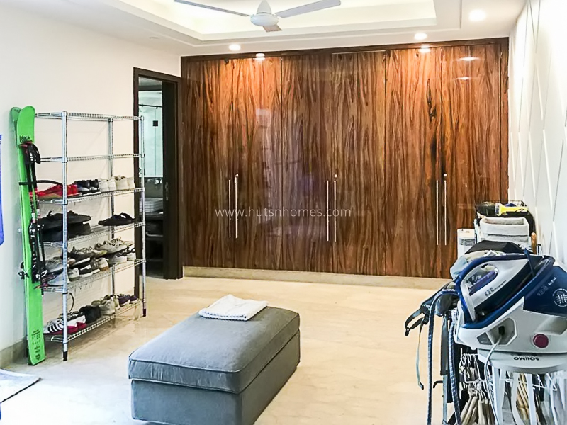 4 BHK Flat For Rent in Soami Nagar