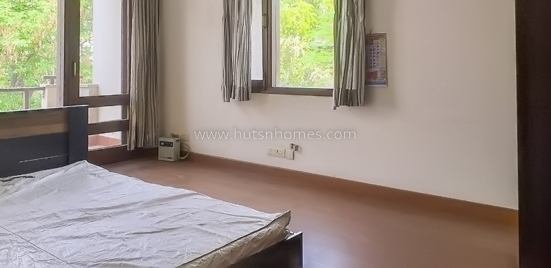 3 BHK Flat For Rent in Defence Colony