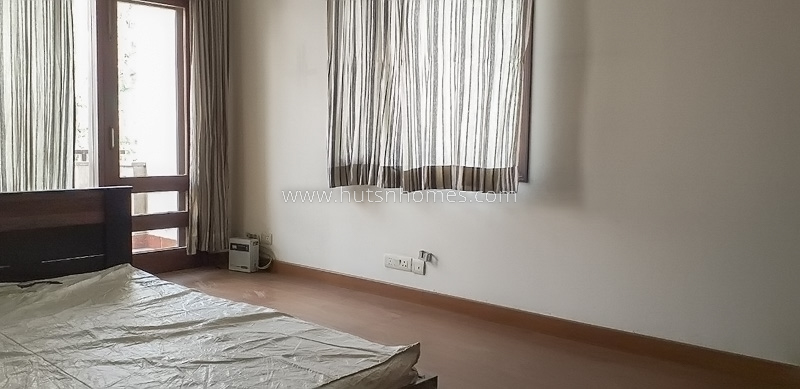 3 BHK Flat For Rent in Defence Colony