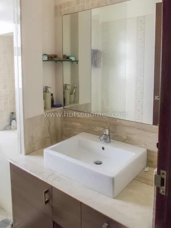 2 BHK Flat For Rent in Defence Colony