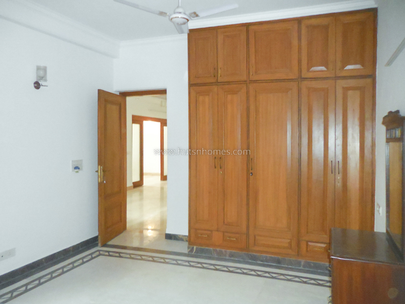 3 BHK Flat For Rent in Defence Colony