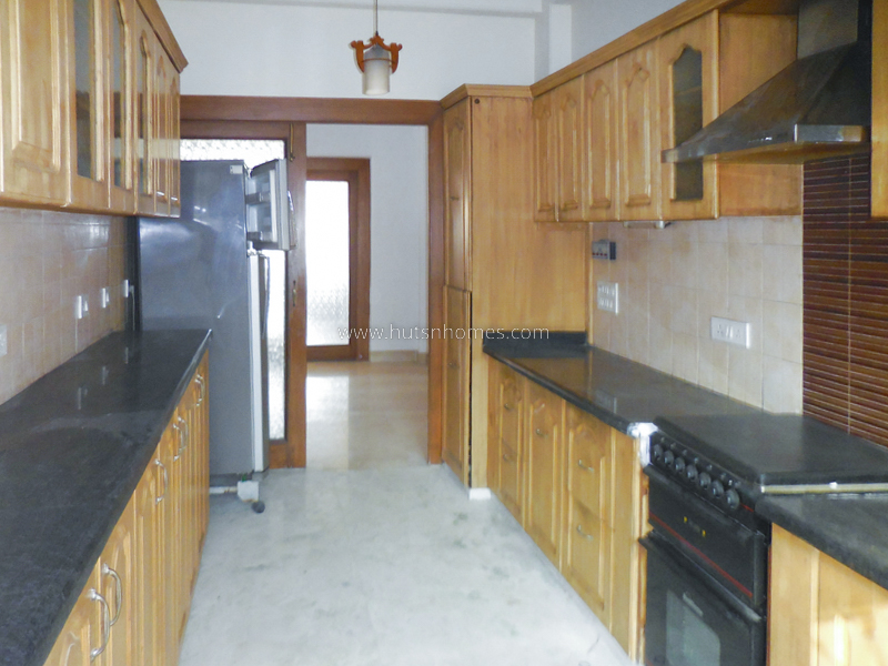3 BHK Flat For Rent in Defence Colony