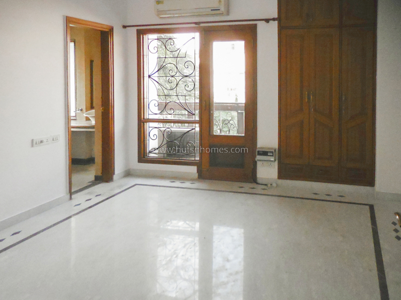 3 BHK Flat For Rent in Defence Colony