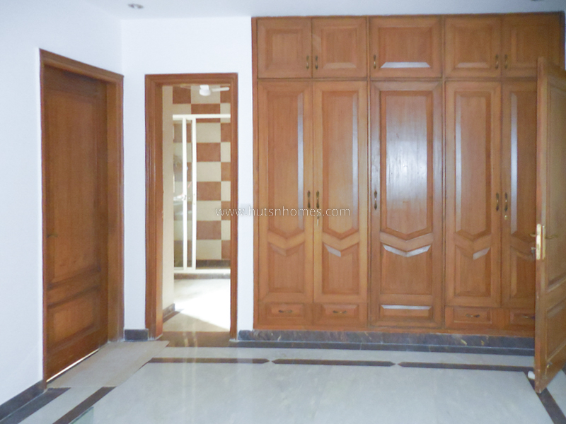 3 BHK Flat For Rent in Defence Colony