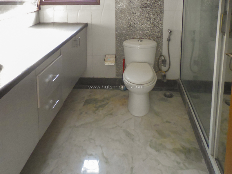 3 BHK Flat For Rent in Defence Colony